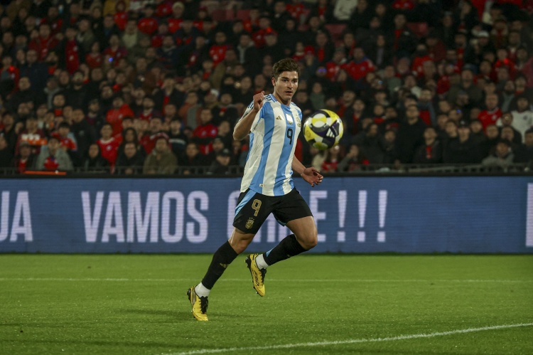 世界杯预选赛赛程-阿媒谈阿尔瓦雷斯：阿根廷目前表现最好的球员之一，世界杯无忧